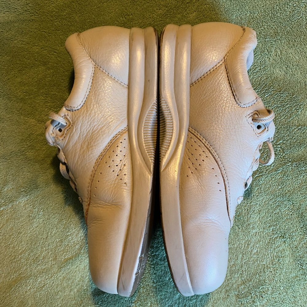 Supremes by SoftSpots women’s Marathon comfort oxford shoes 👟